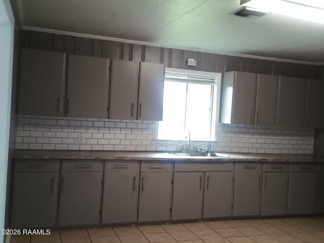 507 S Evangeline Street, New Iberia, LA 70560
