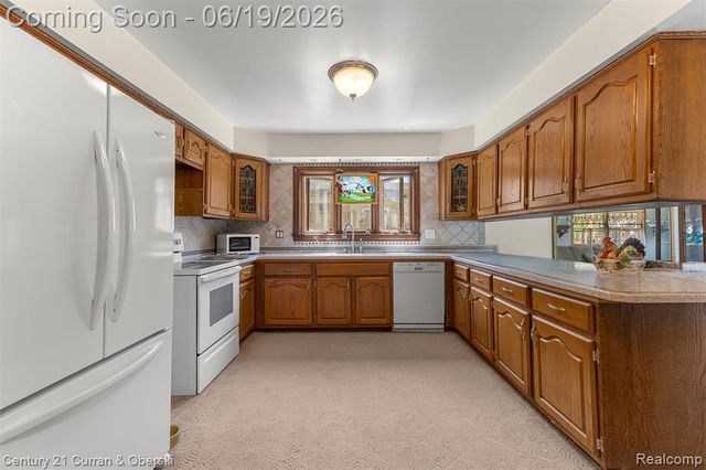 23312 E Fairway Drive, Trenton, MI 48183