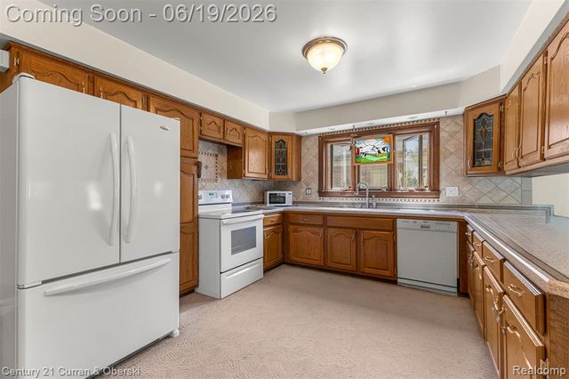 23312 E Fairway Drive, Trenton, MI 48183