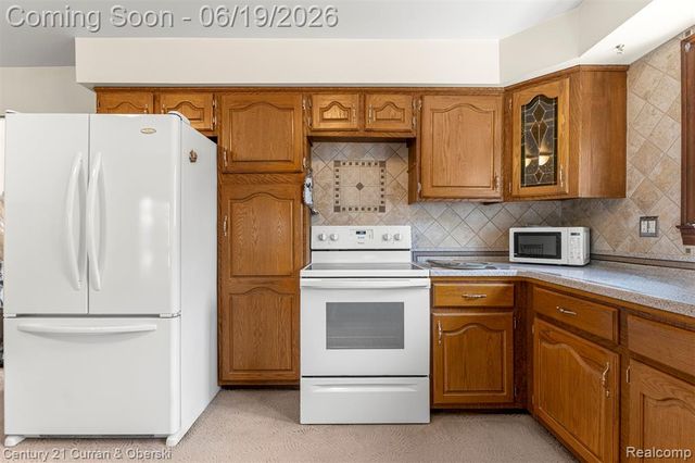 23312 E Fairway Drive, Trenton, MI 48183