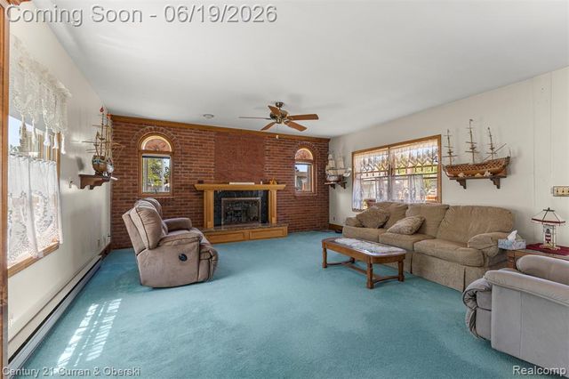 23312 E Fairway Drive, Trenton, MI 48183