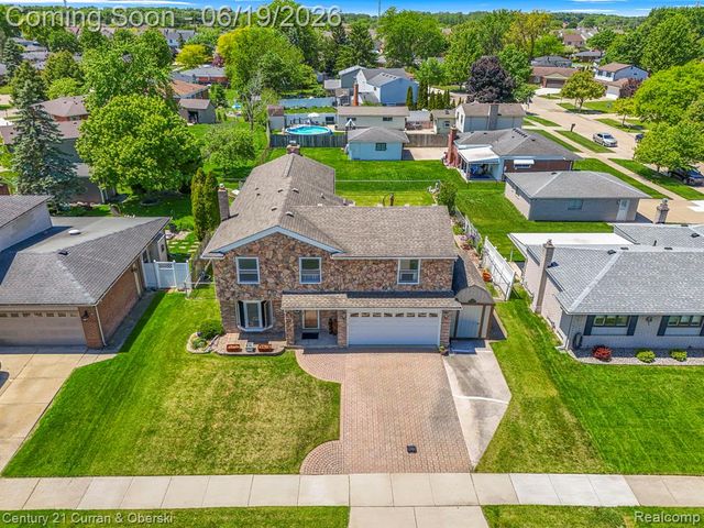 23312 E Fairway Drive, Trenton, MI 48183