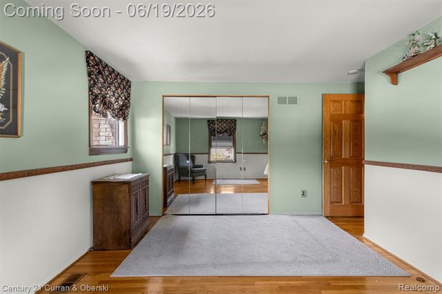 23312 E Fairway Drive, Trenton, MI 48183