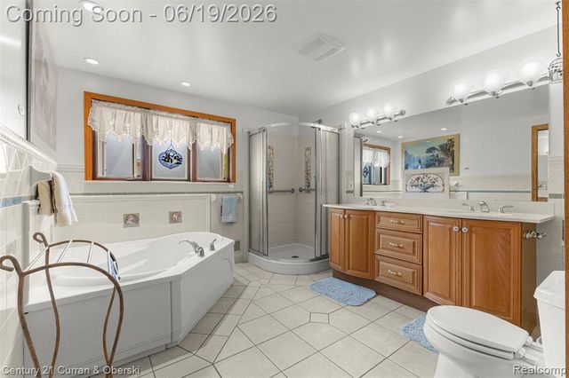 23312 E Fairway Drive, Trenton, MI 48183