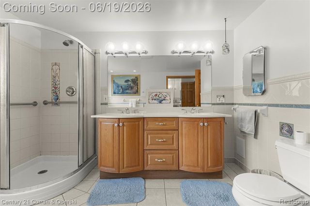 23312 E Fairway Drive, Trenton, MI 48183