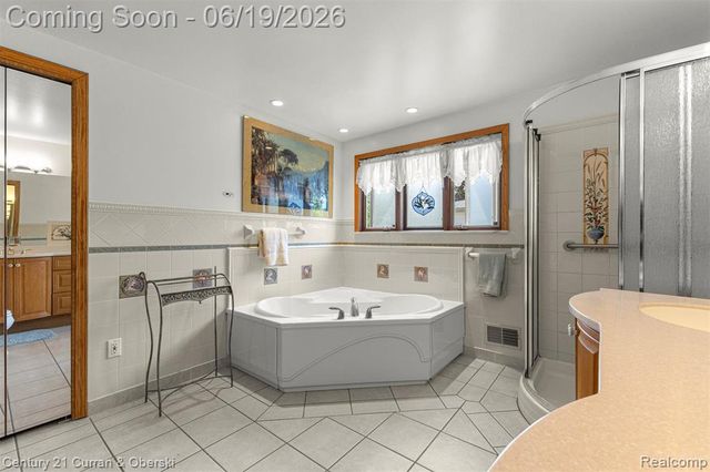 23312 E Fairway Drive, Trenton, MI 48183