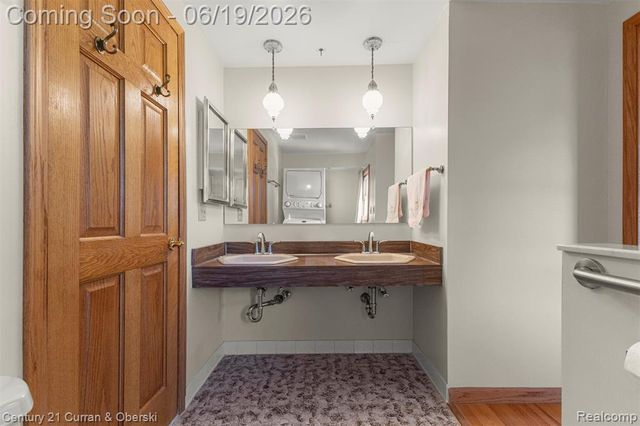 23312 E Fairway Drive, Trenton, MI 48183