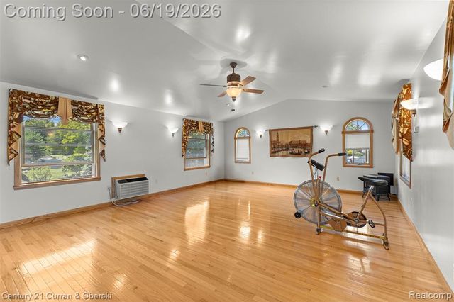 23312 E Fairway Drive, Trenton, MI 48183