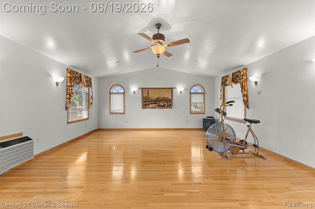 23312 E Fairway Drive, Trenton, MI 48183