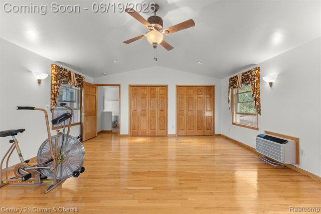 23312 E Fairway Drive, Trenton, MI 48183