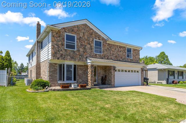 23312 E Fairway Drive, Trenton, MI 48183