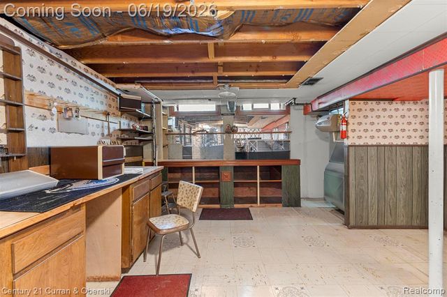 23312 E Fairway Drive, Trenton, MI 48183
