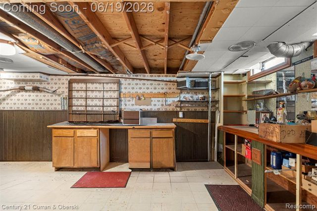 23312 E Fairway Drive, Trenton, MI 48183