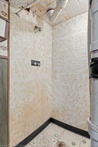 23312 E Fairway Drive, Trenton, MI 48183