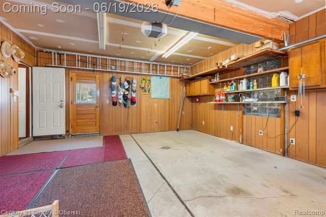 23312 E Fairway Drive, Trenton, MI 48183