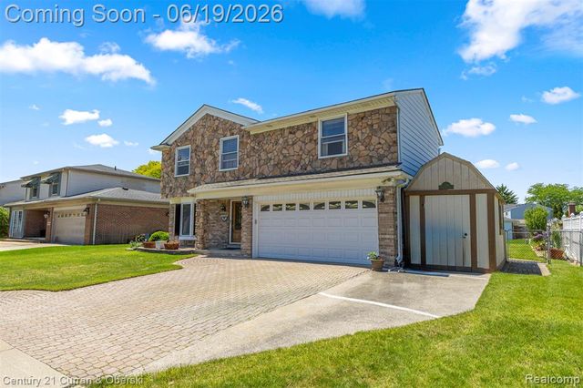 23312 E Fairway Drive, Trenton, MI 48183