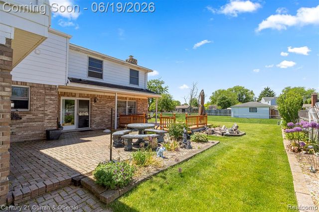 23312 E Fairway Drive, Trenton, MI 48183