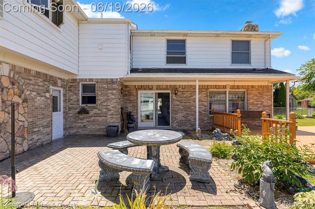 23312 E Fairway Drive, Trenton, MI 48183