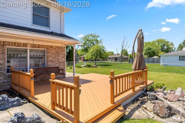 23312 E Fairway Drive, Trenton, MI 48183