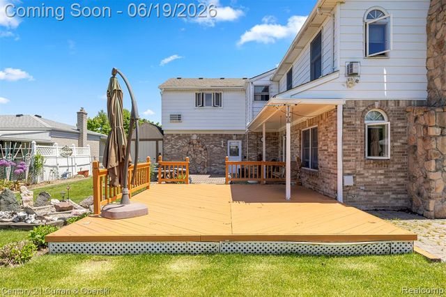 23312 E Fairway Drive, Trenton, MI 48183