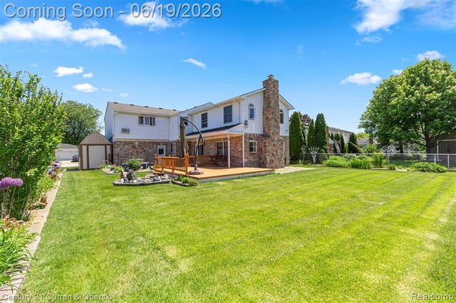 23312 E Fairway Drive, Trenton, MI 48183