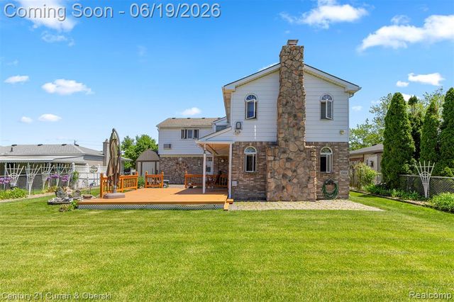 23312 E Fairway Drive, Trenton, MI 48183
