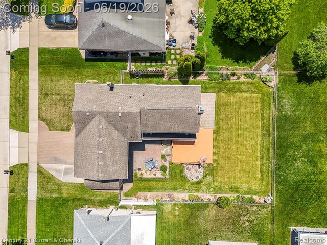 23312 E Fairway Drive, Trenton, MI 48183