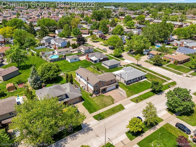23312 E Fairway Drive, Trenton, MI 48183