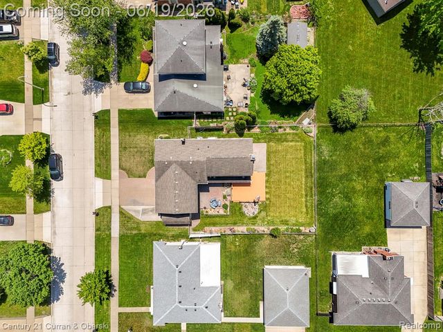 23312 E Fairway Drive, Trenton, MI 48183