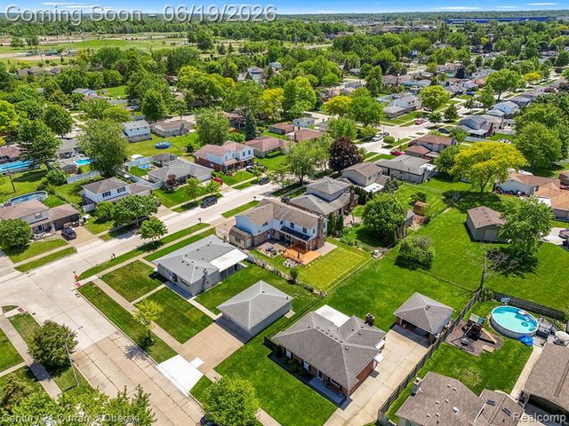 23312 E Fairway Drive, Trenton, MI 48183