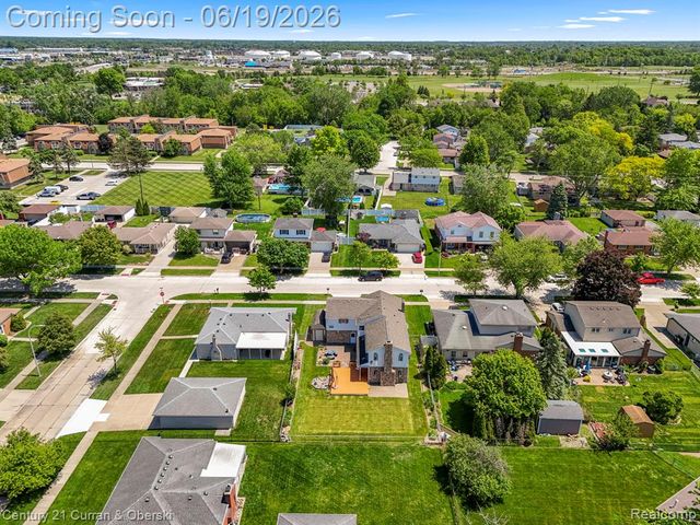 23312 E Fairway Drive, Trenton, MI 48183