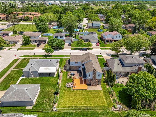 23312 E Fairway Drive, Trenton, MI 48183