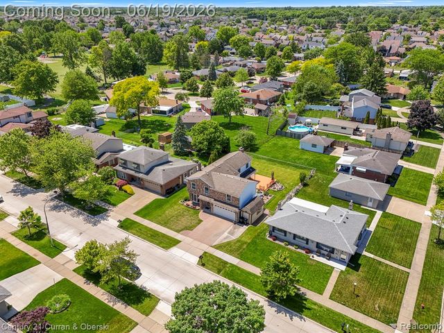 23312 E Fairway Drive, Trenton, MI 48183