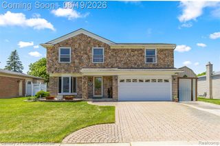 23312 E Fairway Drive, Trenton, MI 48183