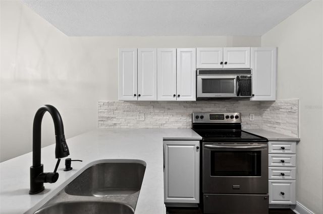 5812 RED CEDAR LANE, Tampa, FL 33625