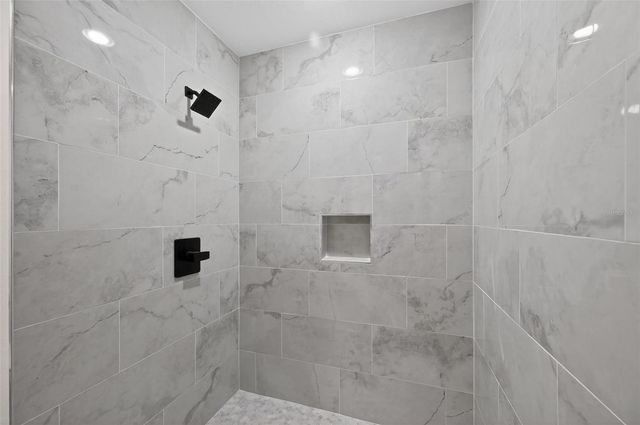 5812 RED CEDAR LANE, Tampa, FL 33625