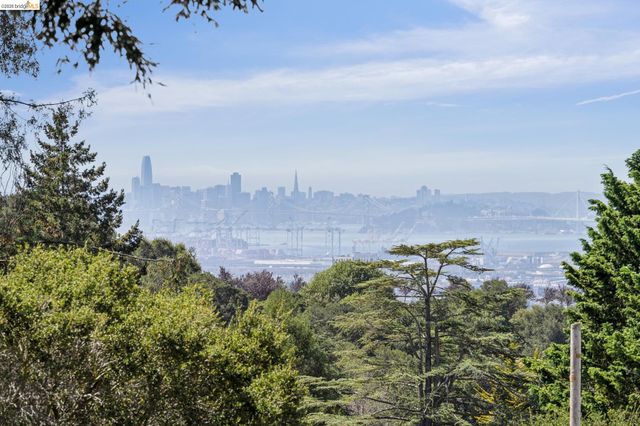 5235 Harbord Dr, Oakland, CA 94618