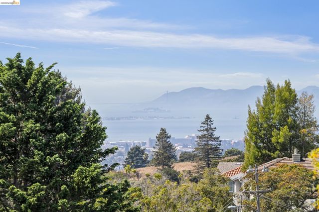 5235 Harbord Dr, Oakland, CA 94618
