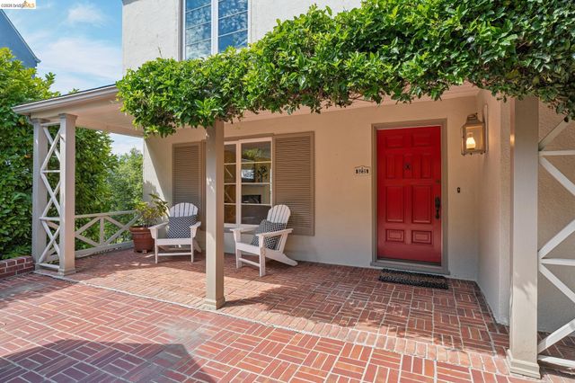 5235 Harbord Dr, Oakland, CA 94618