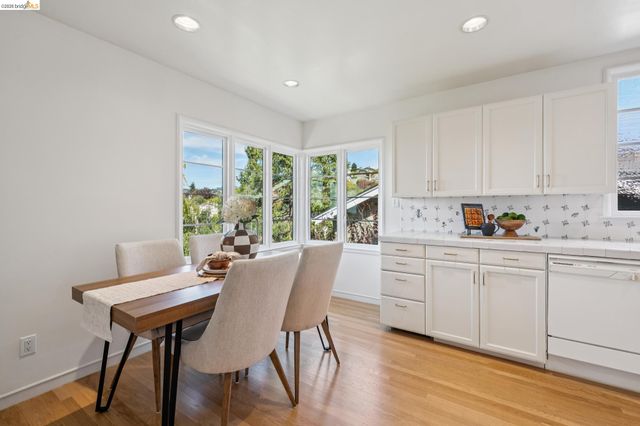 5235 Harbord Dr, Oakland, CA 94618