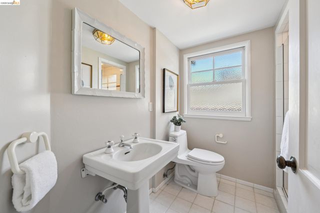 5235 Harbord Dr, Oakland, CA 94618