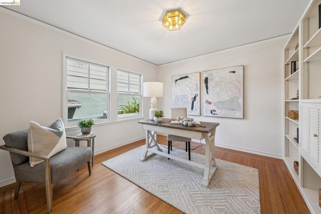 5235 Harbord Dr, Oakland, CA 94618