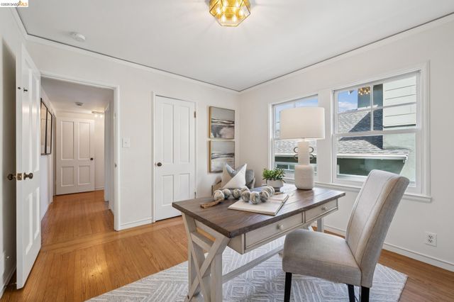 5235 Harbord Dr, Oakland, CA 94618