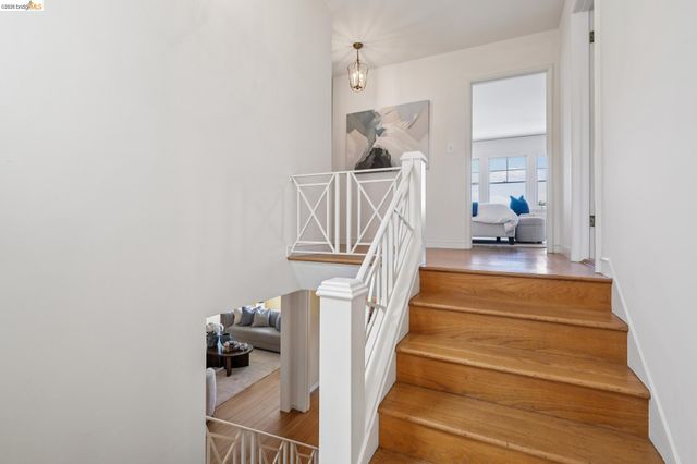 5235 Harbord Dr, Oakland, CA 94618