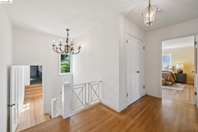 5235 Harbord Dr, Oakland, CA 94618