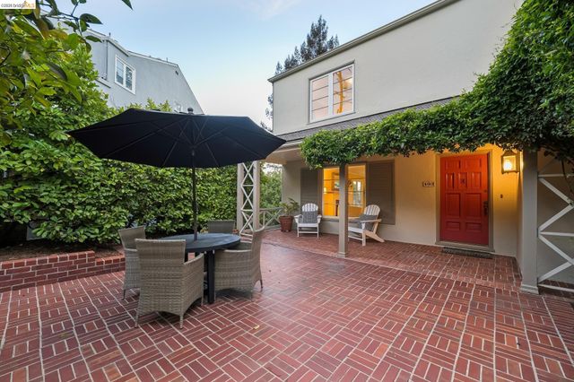 5235 Harbord Dr, Oakland, CA 94618