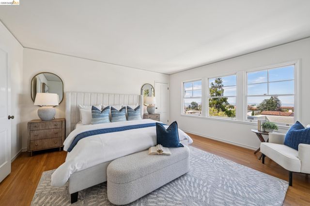 5235 Harbord Dr, Oakland, CA 94618