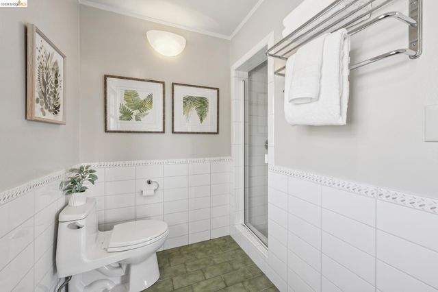 5235 Harbord Dr, Oakland, CA 94618