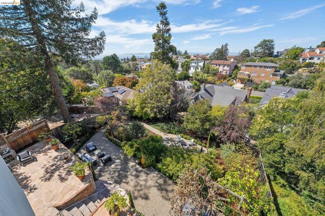 5235 Harbord Dr, Oakland, CA 94618
