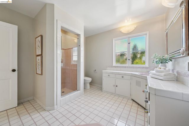 5235 Harbord Dr, Oakland, CA 94618